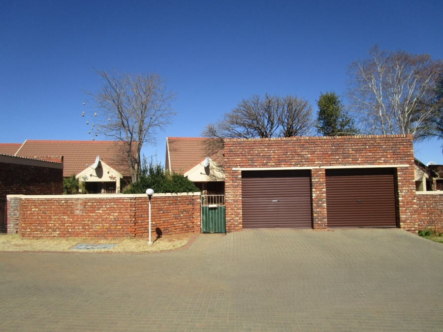2 Bedroom Property for Sale in Langenhovenpark Free State
